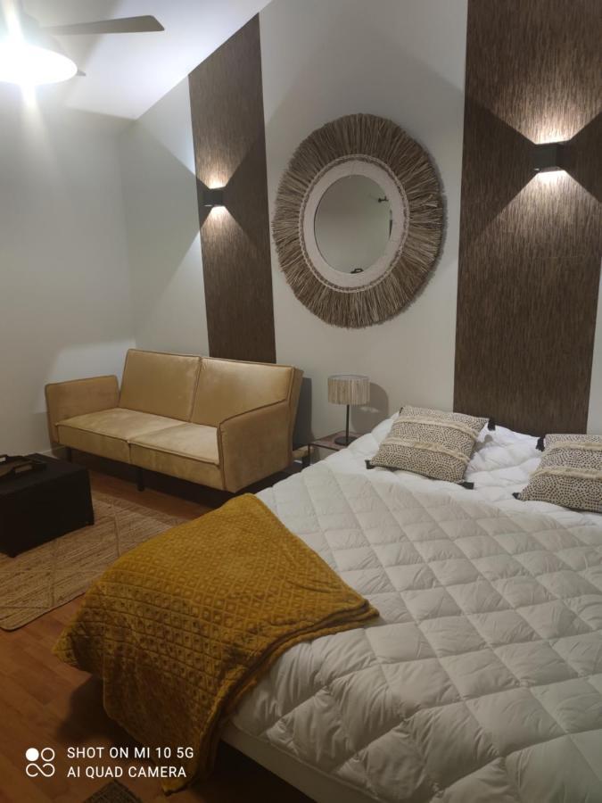 Studio Apartment *